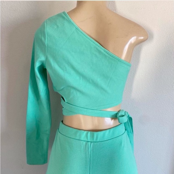 2-piece one shoulder outfit - Medium - Picture 5 of 6